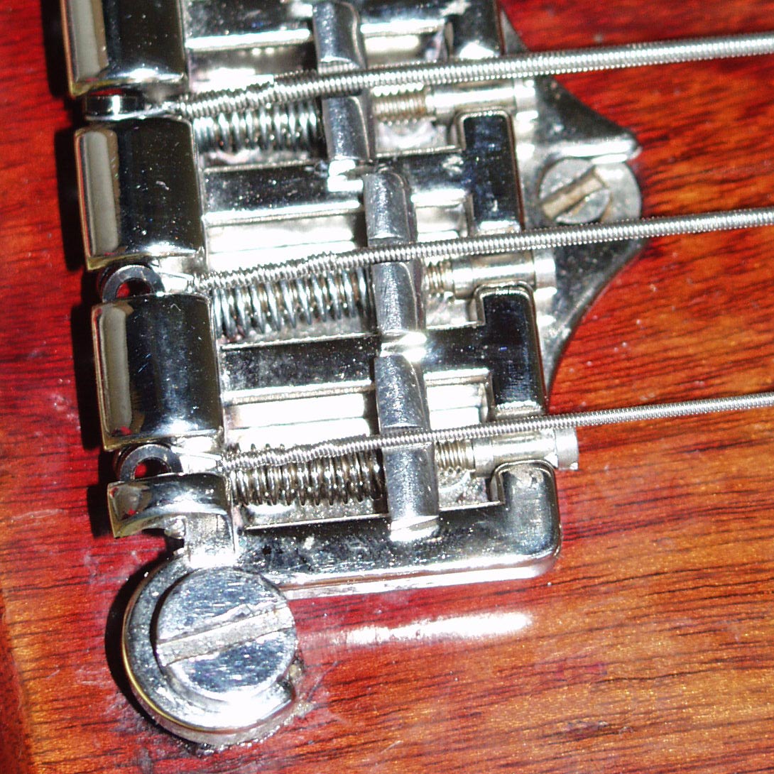 Gibson threepoint adjustable bass bridge