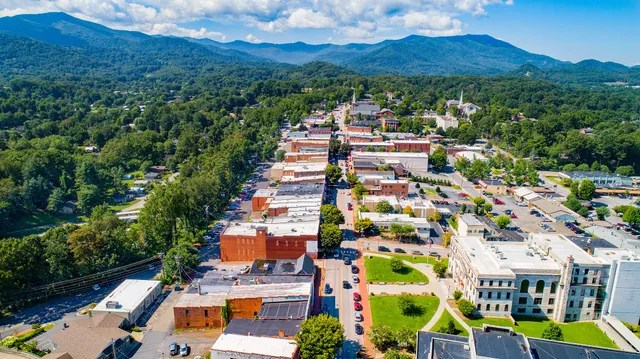 Contour Airlines Waynesville Office in North Carolina