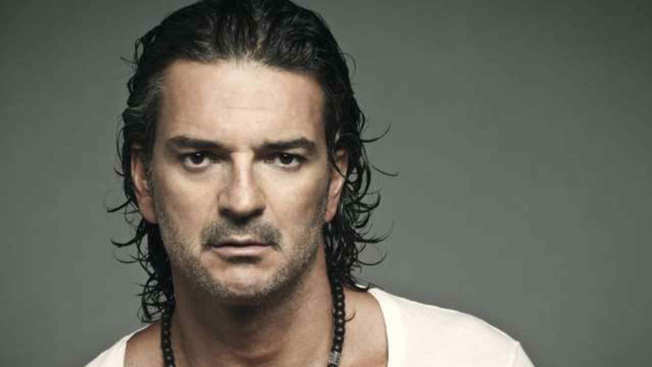 Ricardo Arjona viaja en el transporte público sin ser reconocido — FMDOS