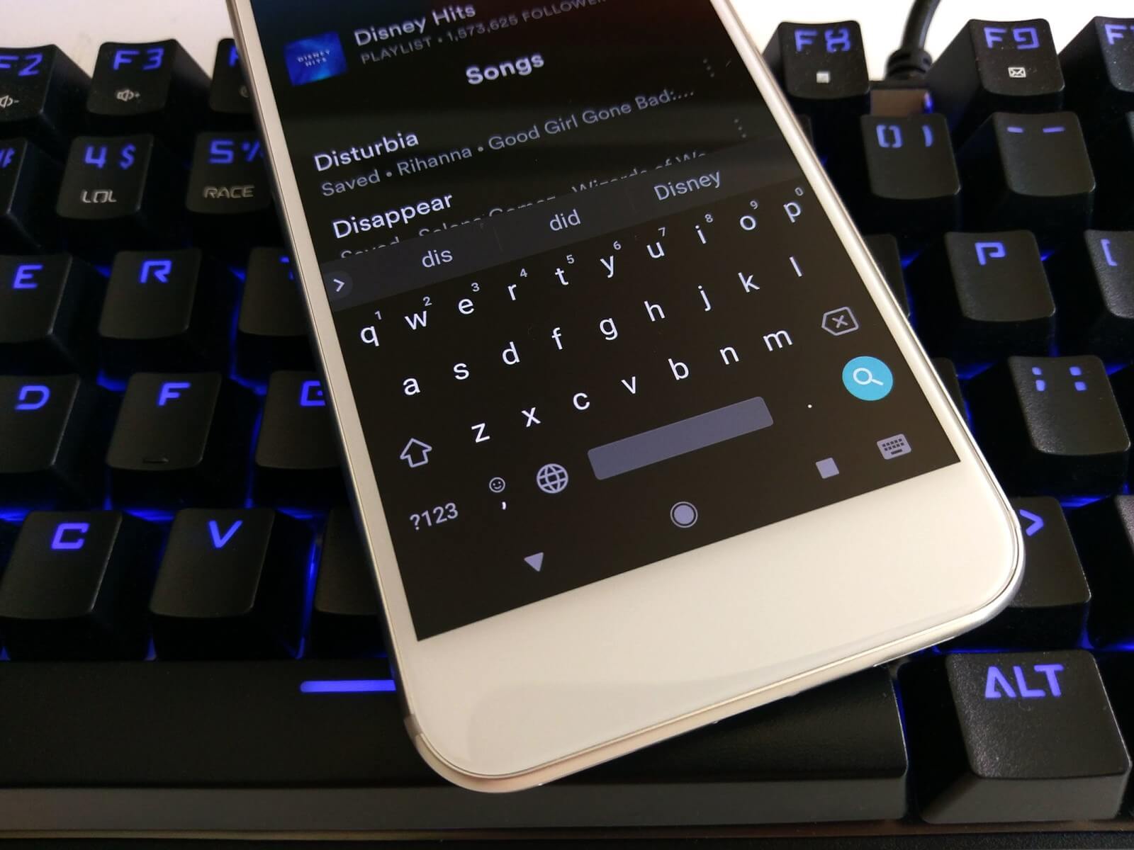 Pour ajouter, modifier et personnaliser dans les paramètres du clavier