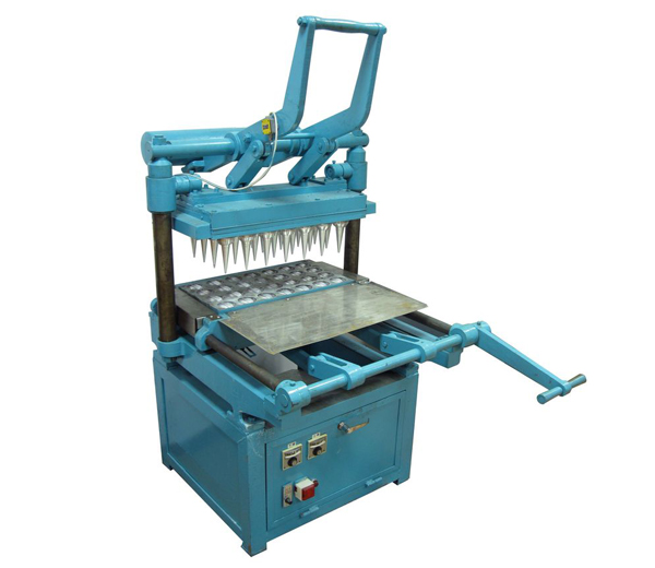 Ice Cream Cone Making Machine, Your Best Choice in The Hot Summer
