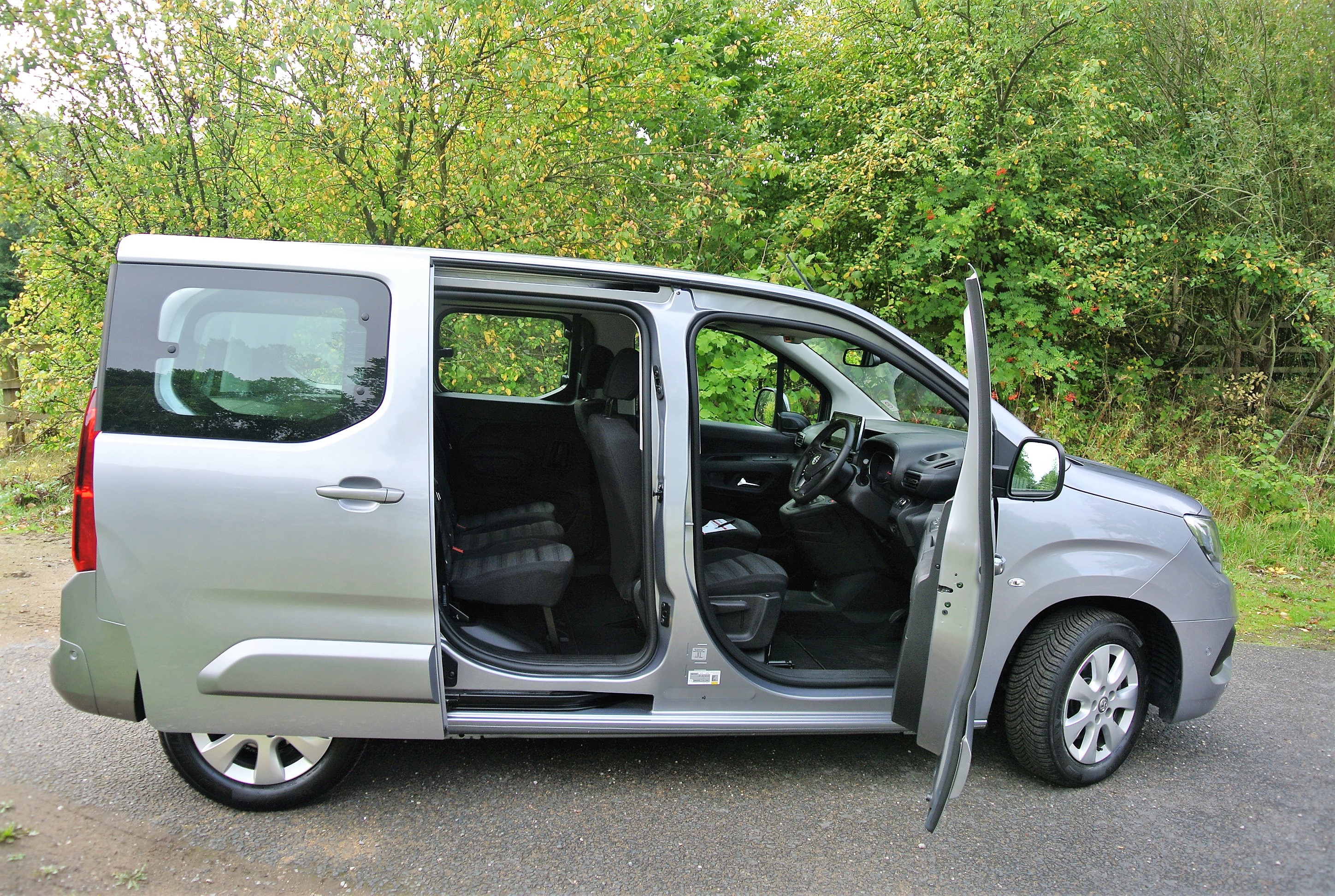 delivers enticing Vauxhall MPV Forces