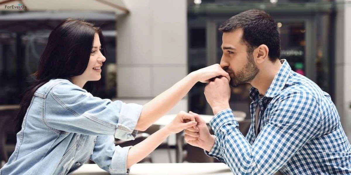 What is Commitment in a Relationship? Meaning and Signs