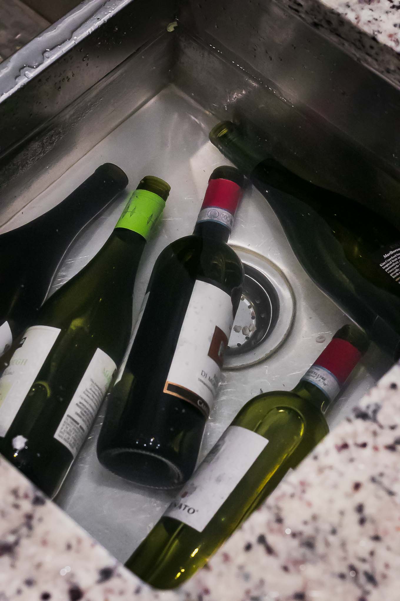 How to Clean Labels from Wine Bottles EcoFriendly Method!
