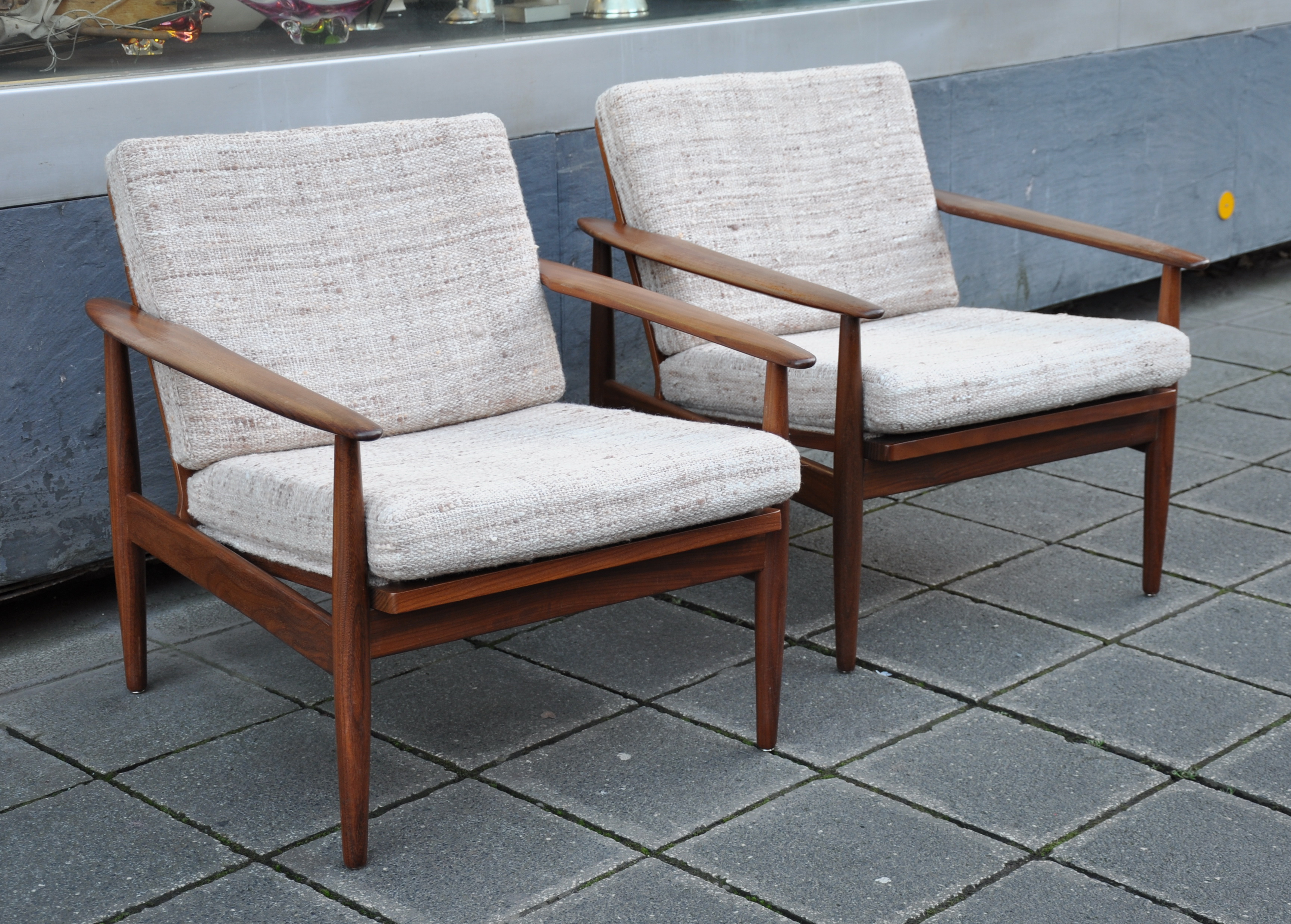 paar 60s walnusssessel / sessel / 60er, skandinavisches design / wohnstudio weingart