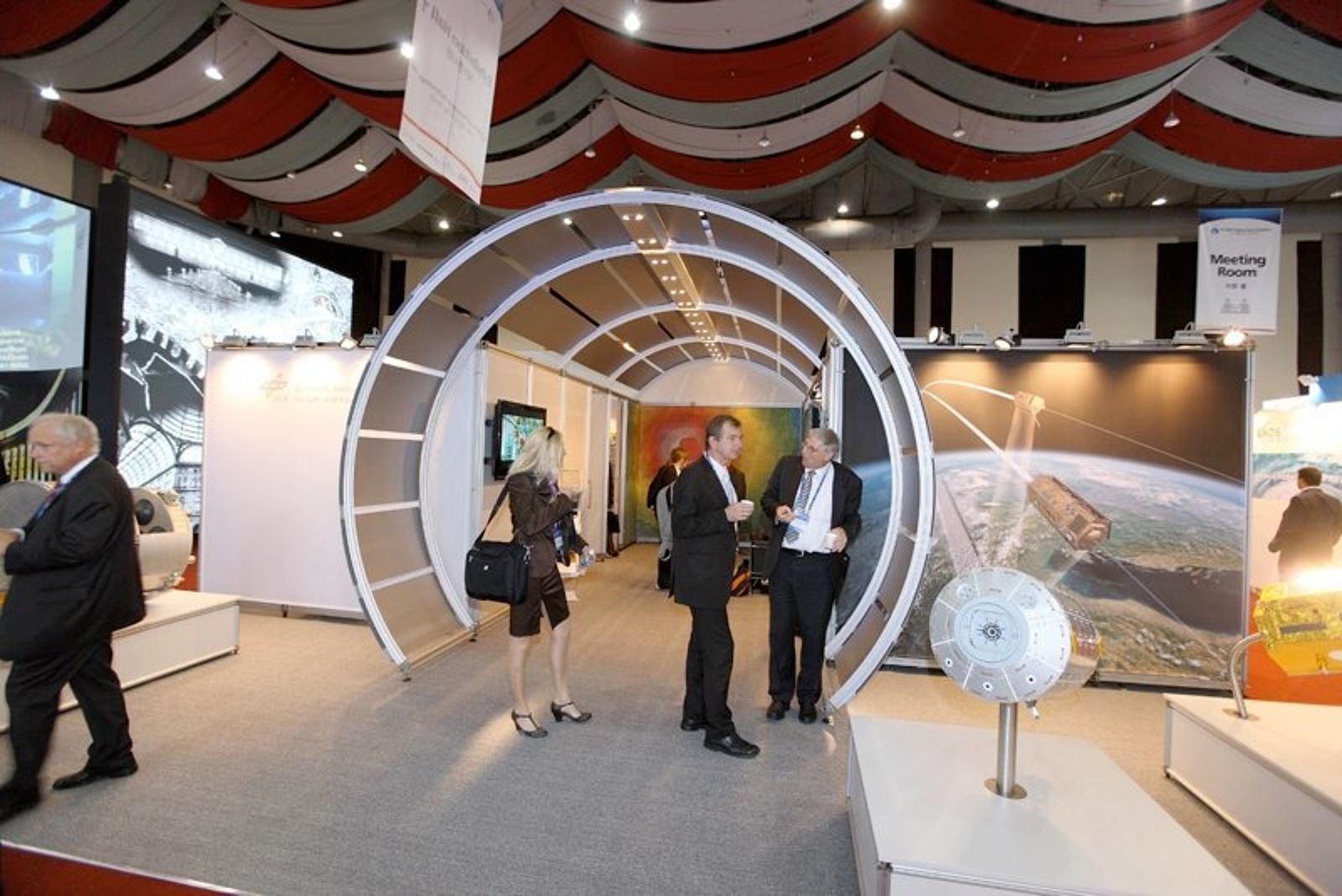 DLR_B format Messebau + Design GmbH