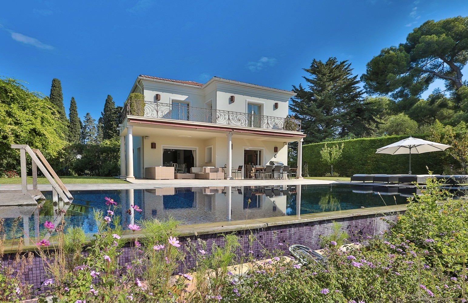 Luxury Villa 6BR in Cap d'Antibes,French Riviera for sale For Super Rich