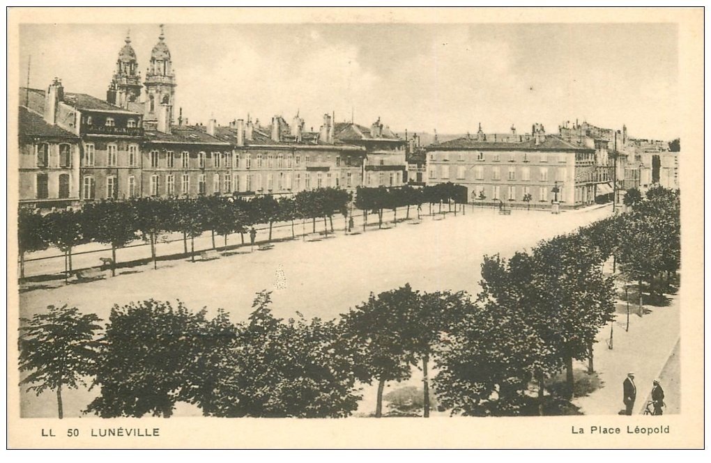 54 LUNEVILLE. Place Léopold
