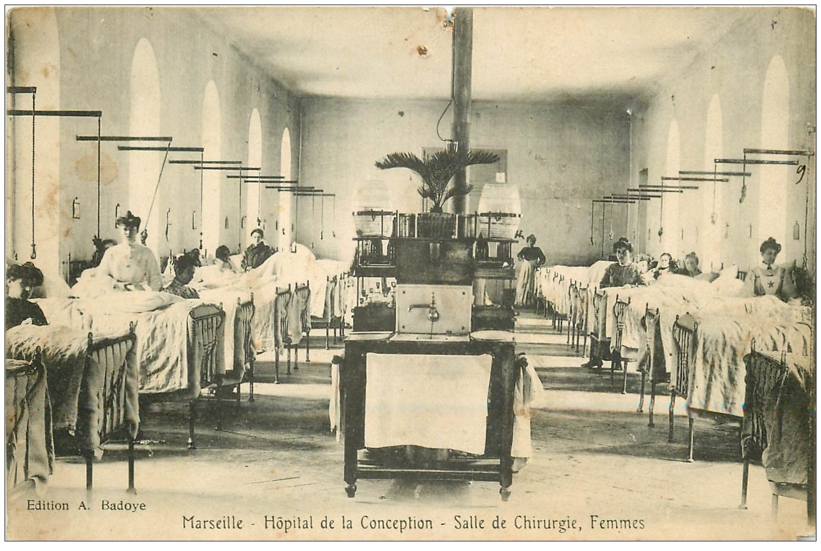 13 MARSEILLE. Hôpital de la Conception. Salle de Chirurgie Femmes