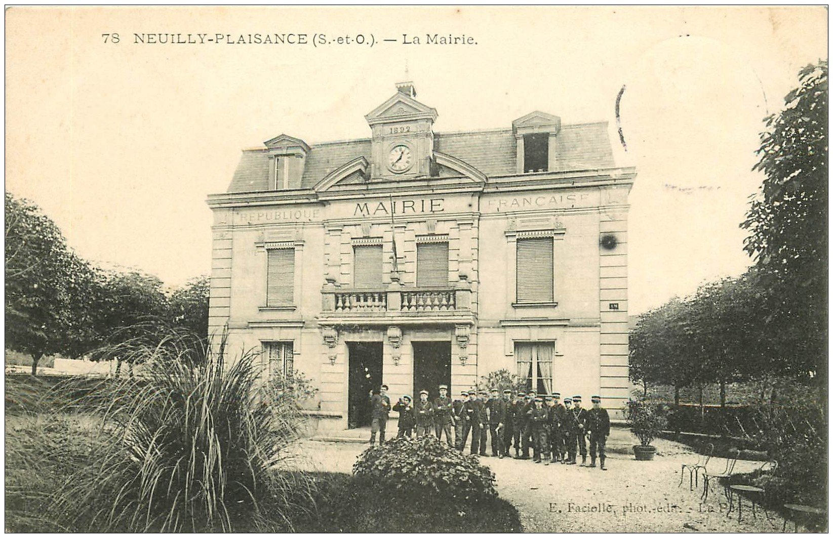 93 NEUILLY PLAISANCE. La Mairie belle animation