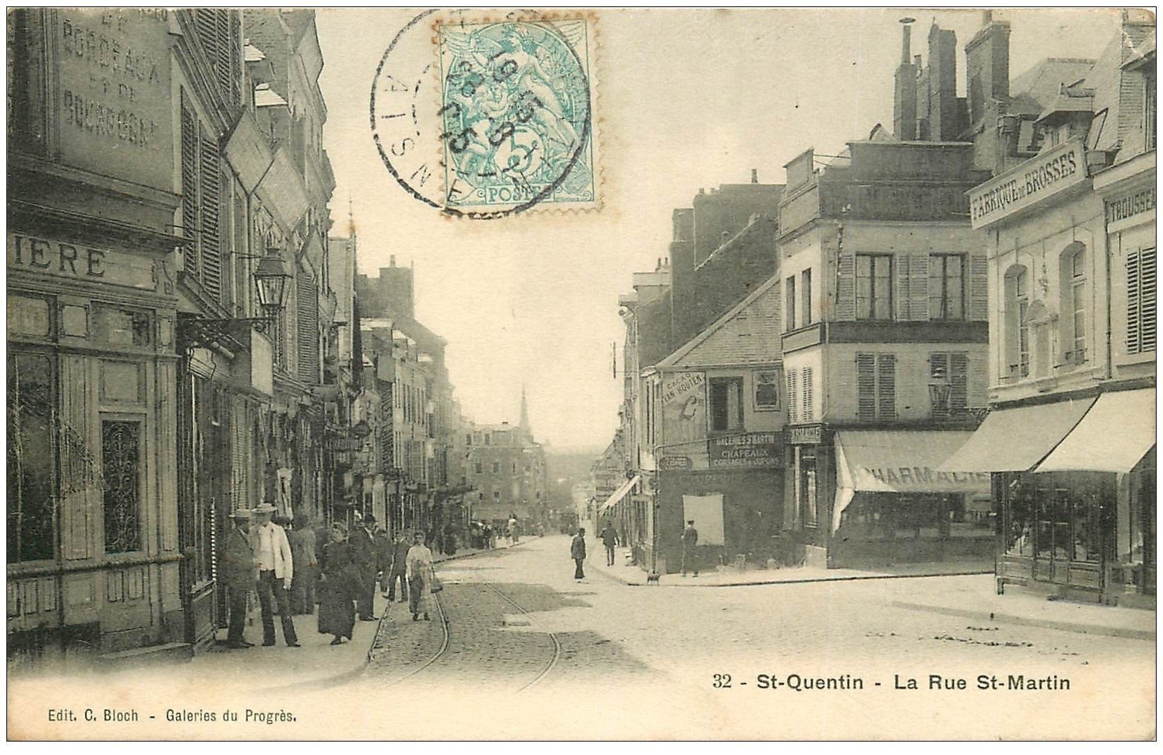 02 SAINTQUENTIN. Rue SaintMartin 1905. Fabrique de Brosses et Pharmacie