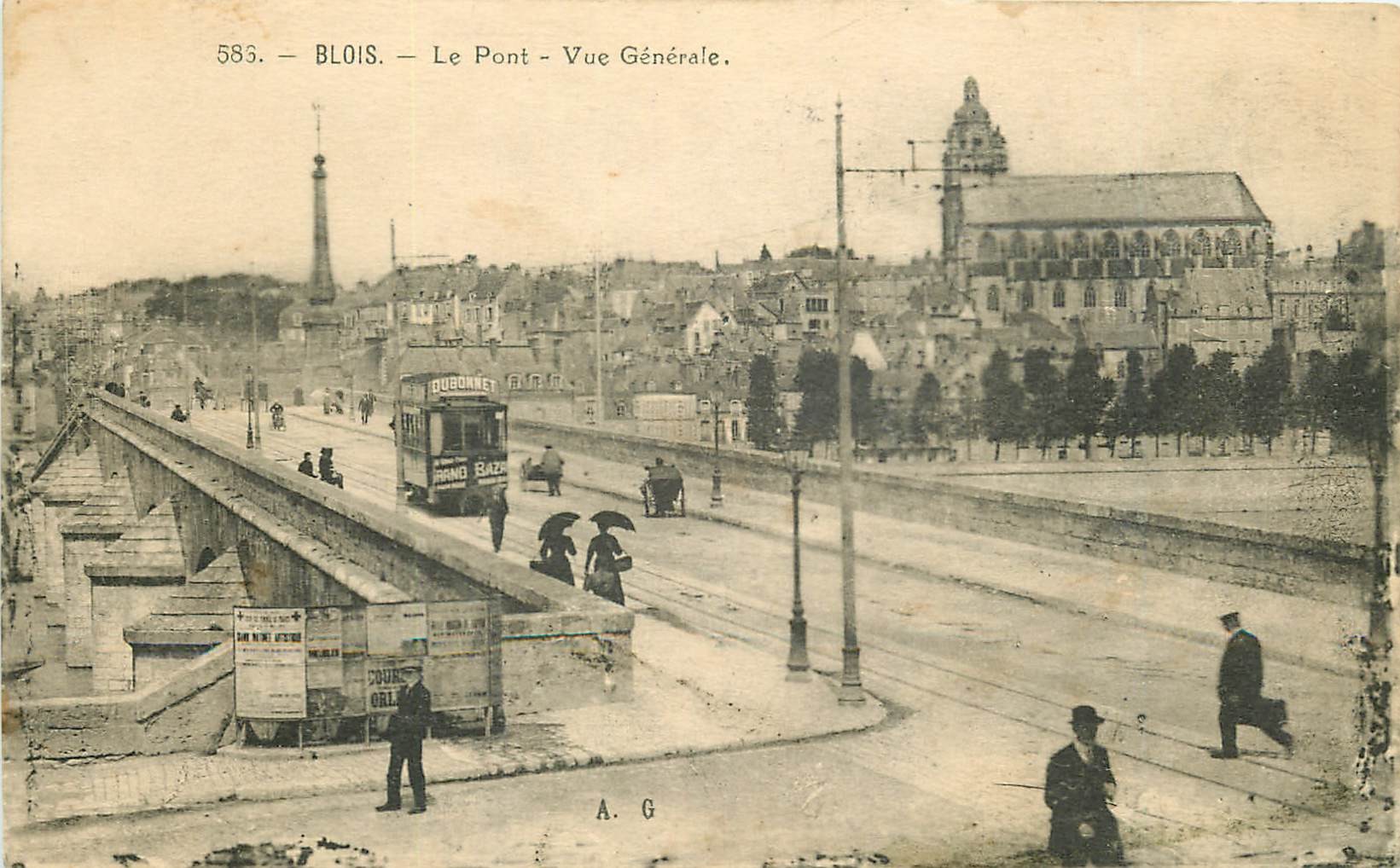 41 BLOIS. Tramway publicité sur le Pont avec vespasiennes