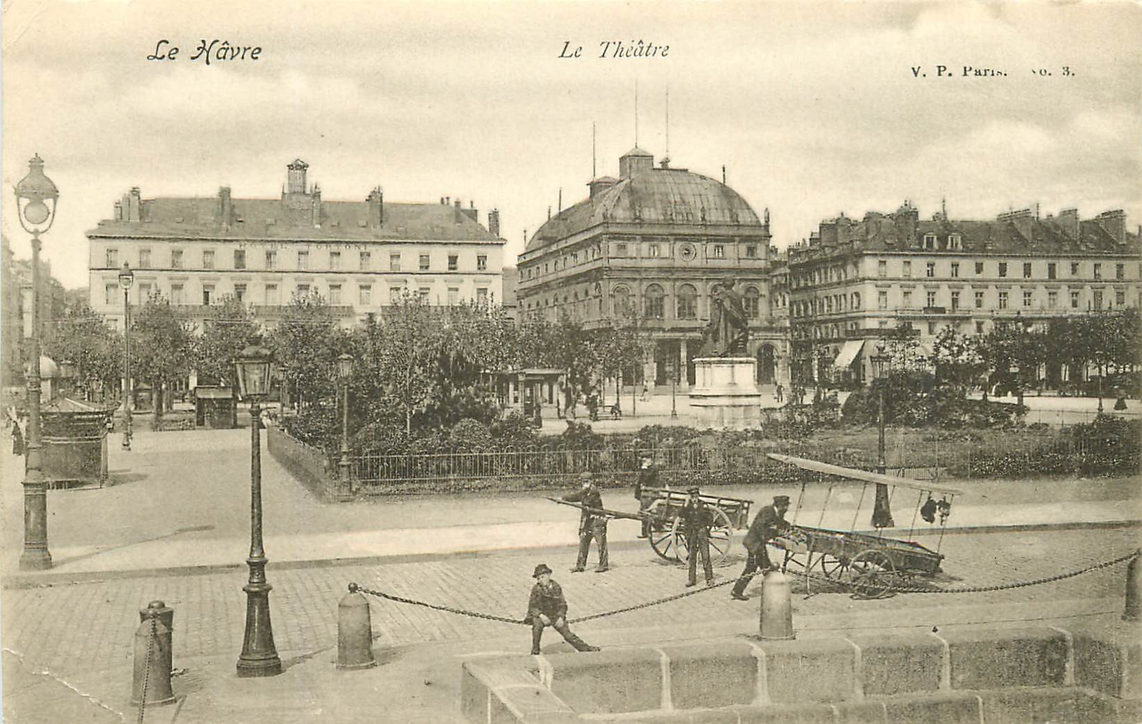 2 Cpa 76 LE HAVRE. Théâtre et Hôtel de Ville vendeurs ambulants