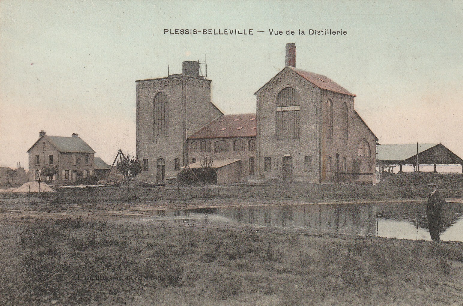 60 PLESSISBELLEVILLE. Personnage et vue de la Distillerie
