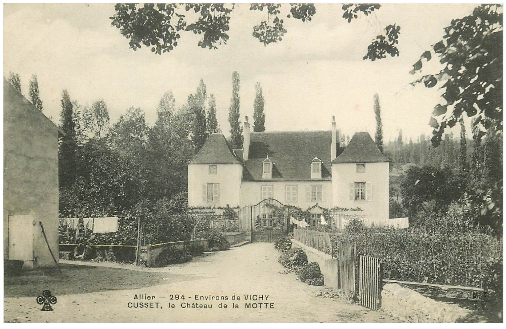 03 CUSSET. Château de la Motte