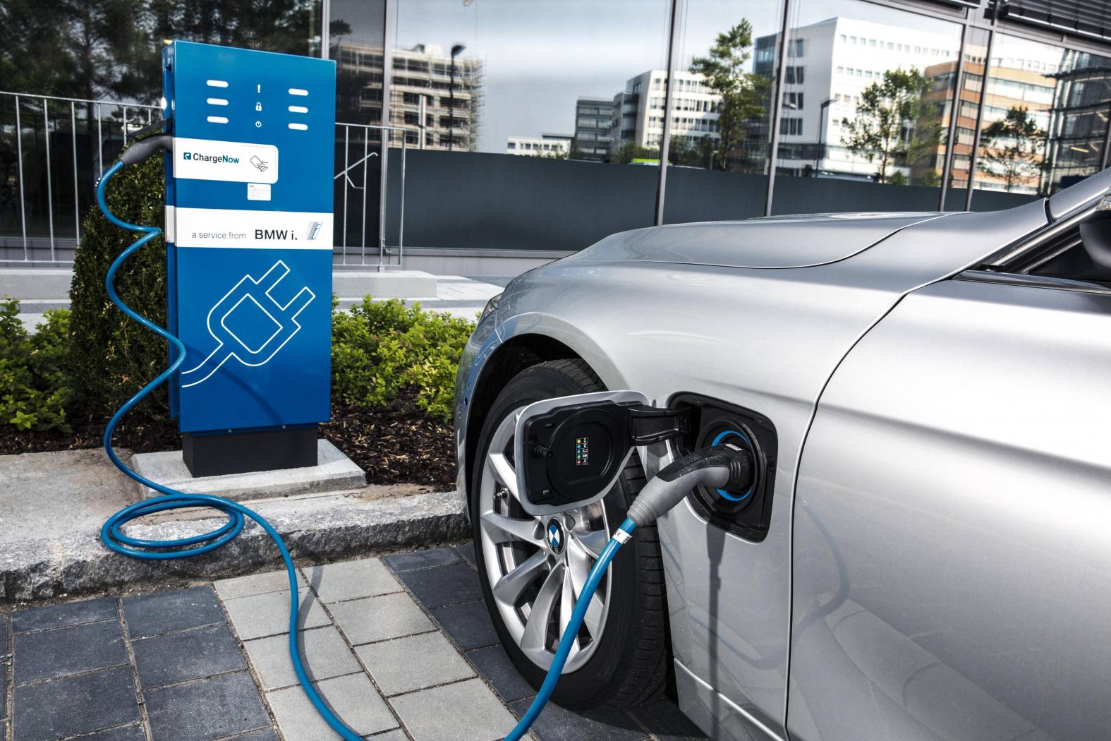 BMW eDrive l'hybride rechargeable intelligent (Page 1) / BMW Technique