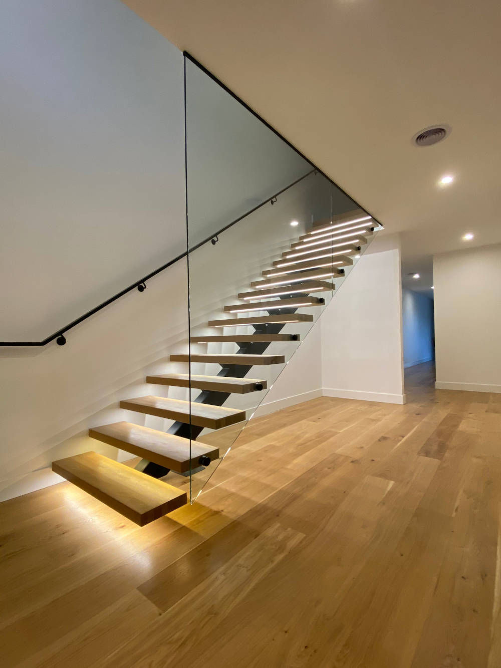 Why glass balustrades are the popular choice? Frameless Impressions