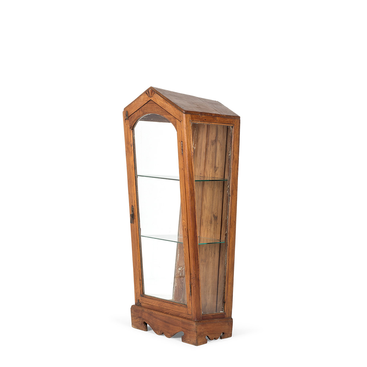 Secondhand display for commercial furnishing.
