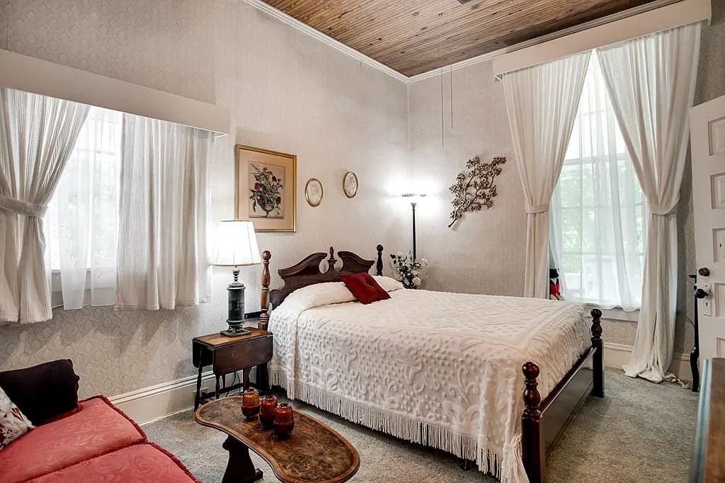 Franklin Terrace Bed and Breakfast Franklin, North Carolina Smoky