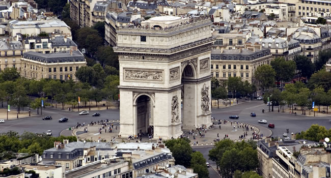 Triumphbogen in Paris — FrankreichInfo.de