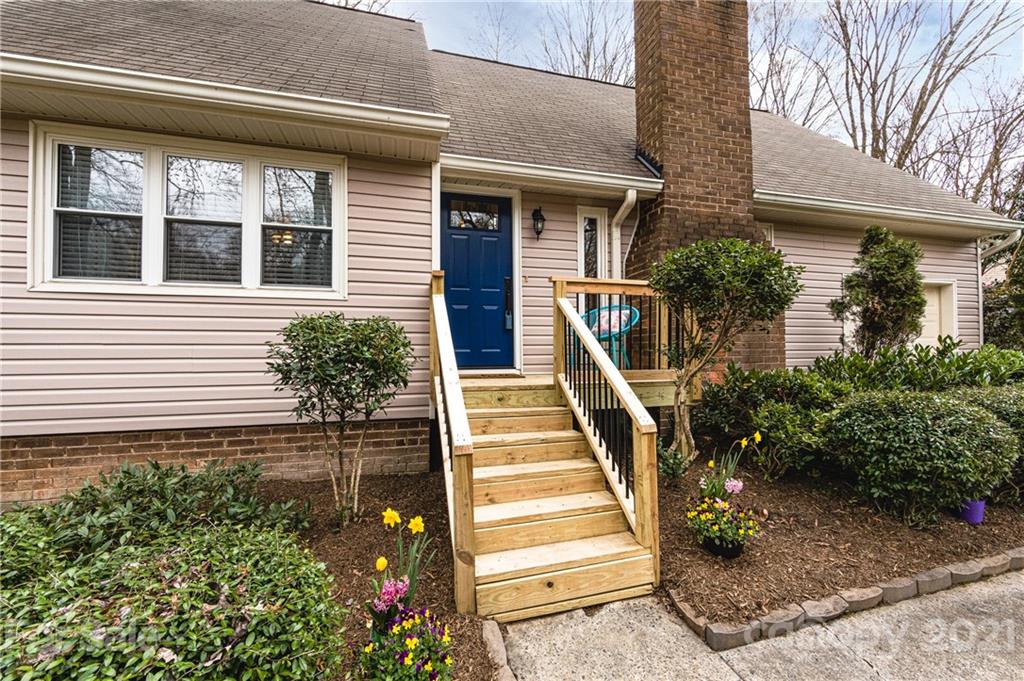 210 Oak Creek Drive, Charlotte, NC 28270 Fran Lucci Real Estate