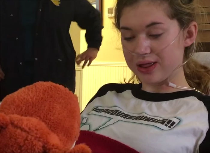 Elle part chez le dentiste et se retrouve au beau milieu d'une apocalypse zombie