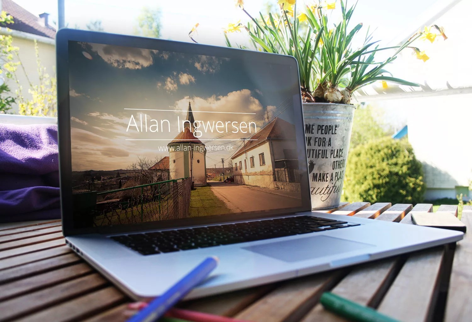 4 Free MacBook and iPhone Mockup PSD Free Mockup