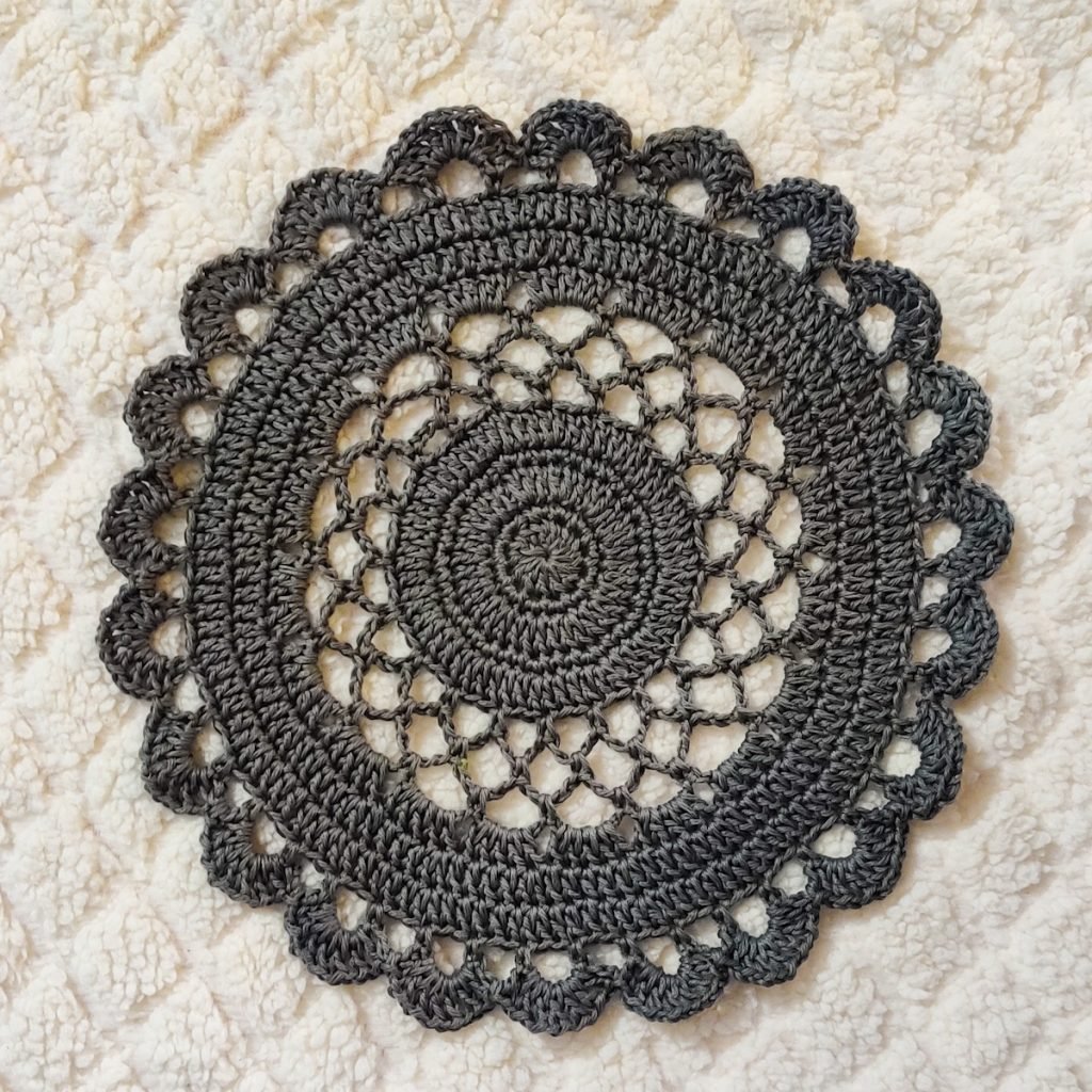 Lacy Crochet Doily Tablemat • Free Crochet Tutorials and Patterns
