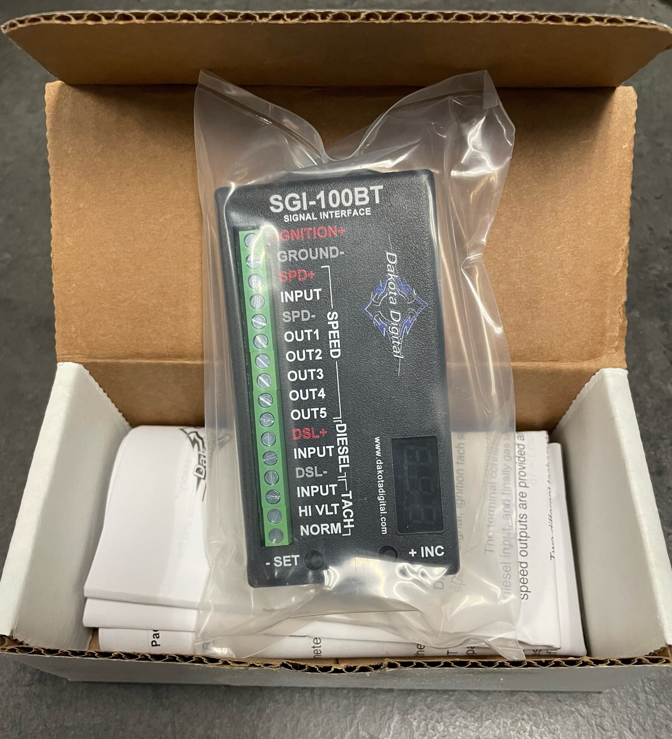 Dakota Digital SGI100BT Universal Speedometer and Tachometer