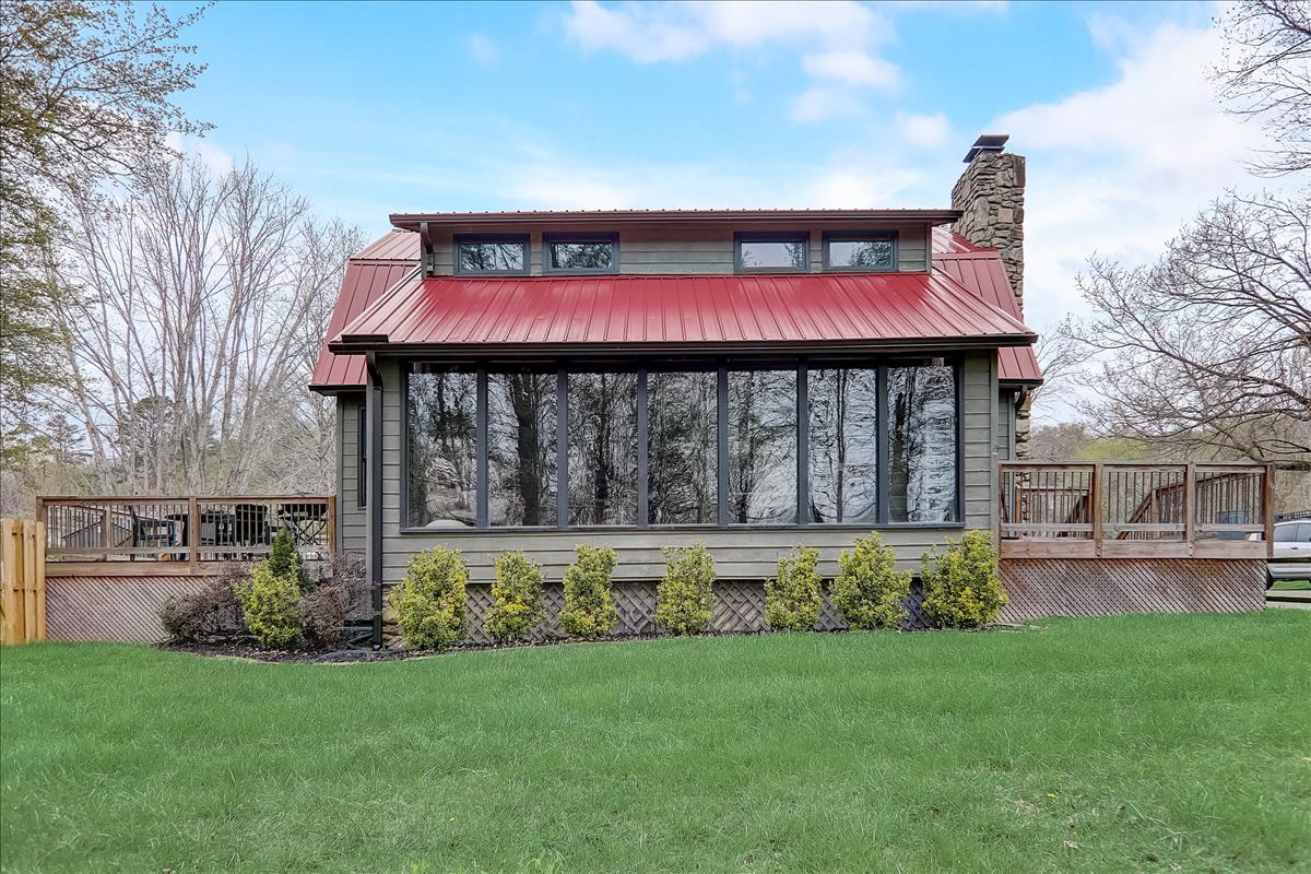 4 Riddle Road, Swannanoa Freestone Properties