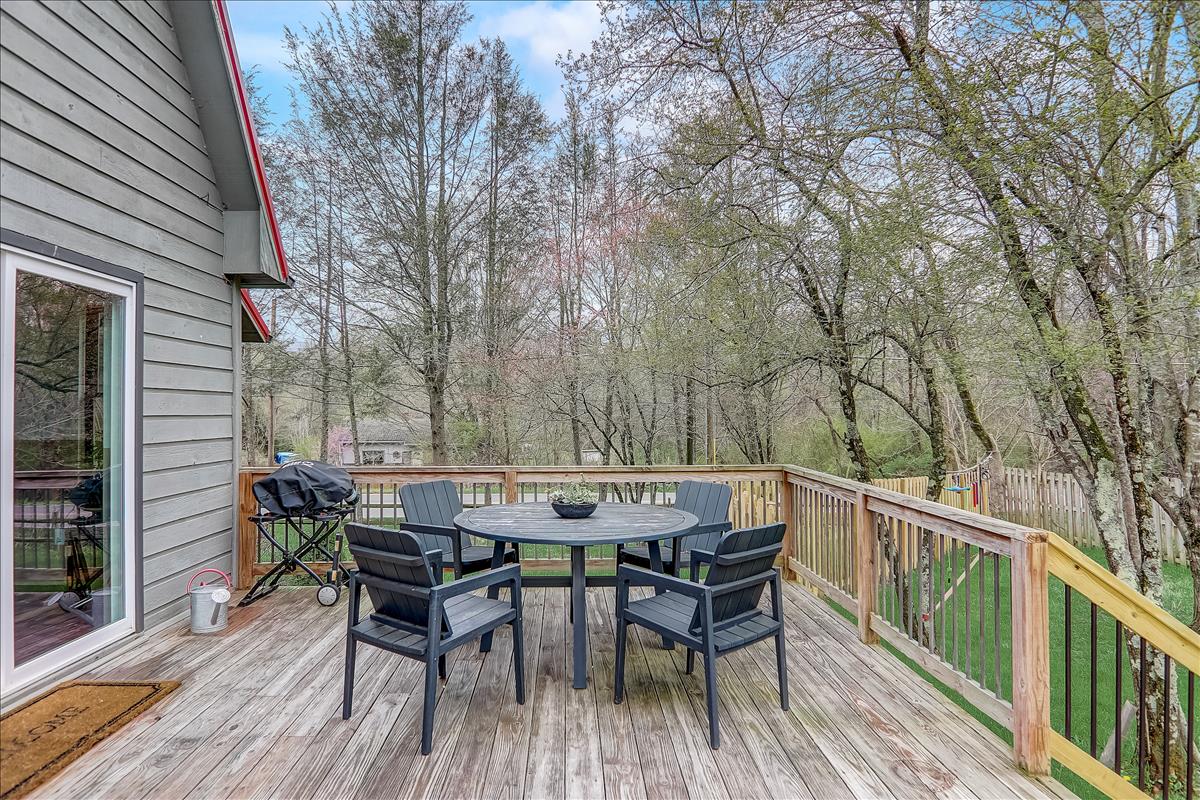 4 Riddle Road, Swannanoa Freestone Properties