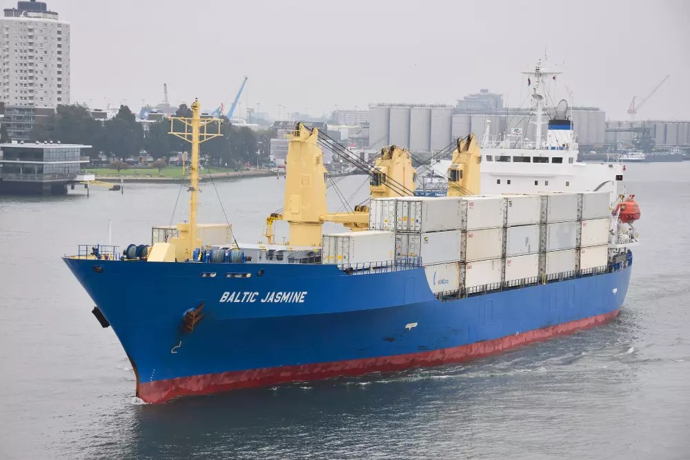 A Guide to Refrigerated Container Ships freightcourse