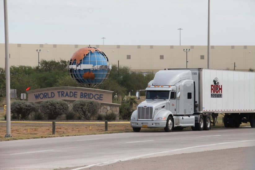 Roadrunner downsizes dry van business, announces closures of five