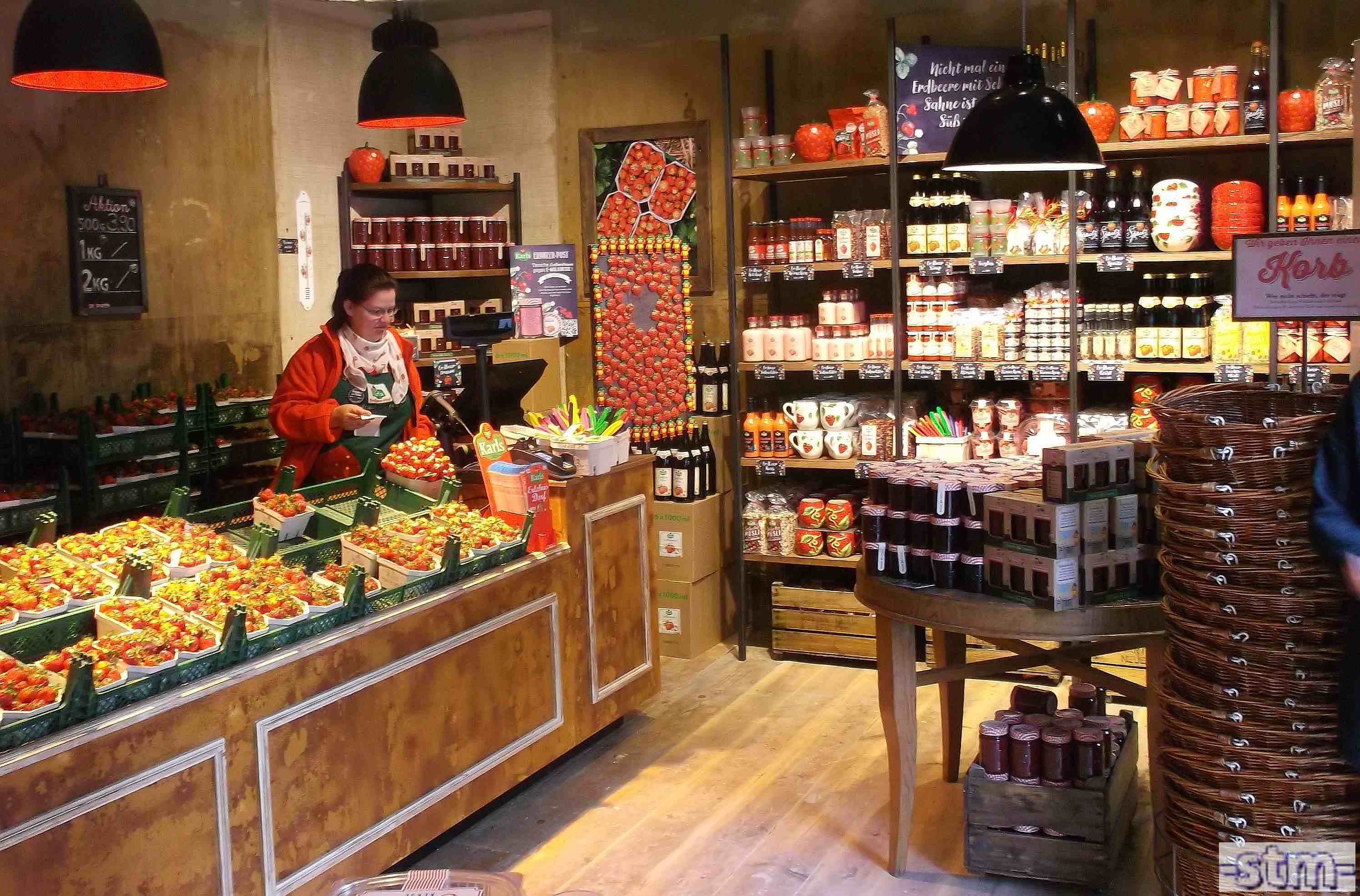 Friedrichshagener Schirm "Karls ErdbeerHof" heute in der