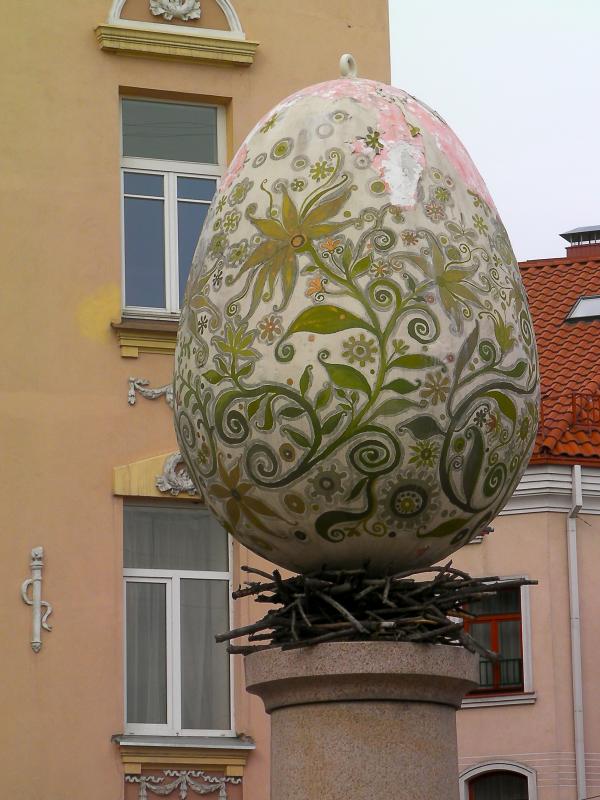[Frikworld] Egg statue, Vilnius