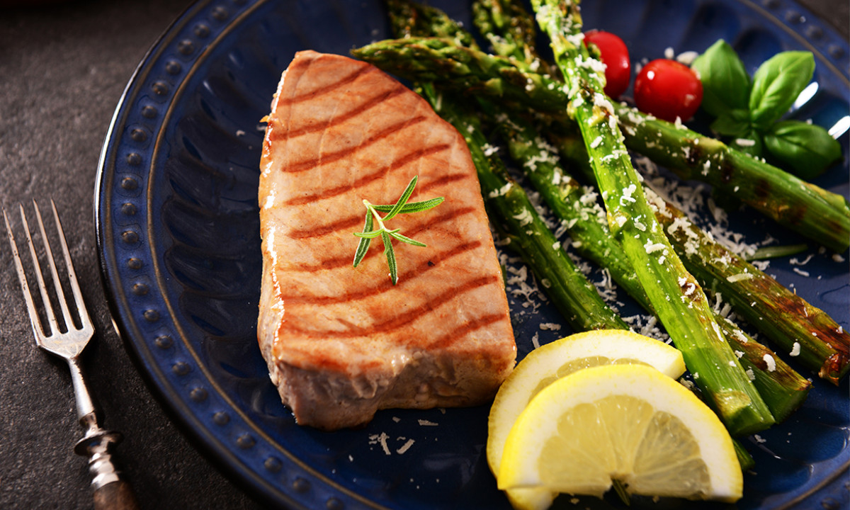 Rezept Thunfisch und grüner Spargel vom Grill FROXIMUN WORLD