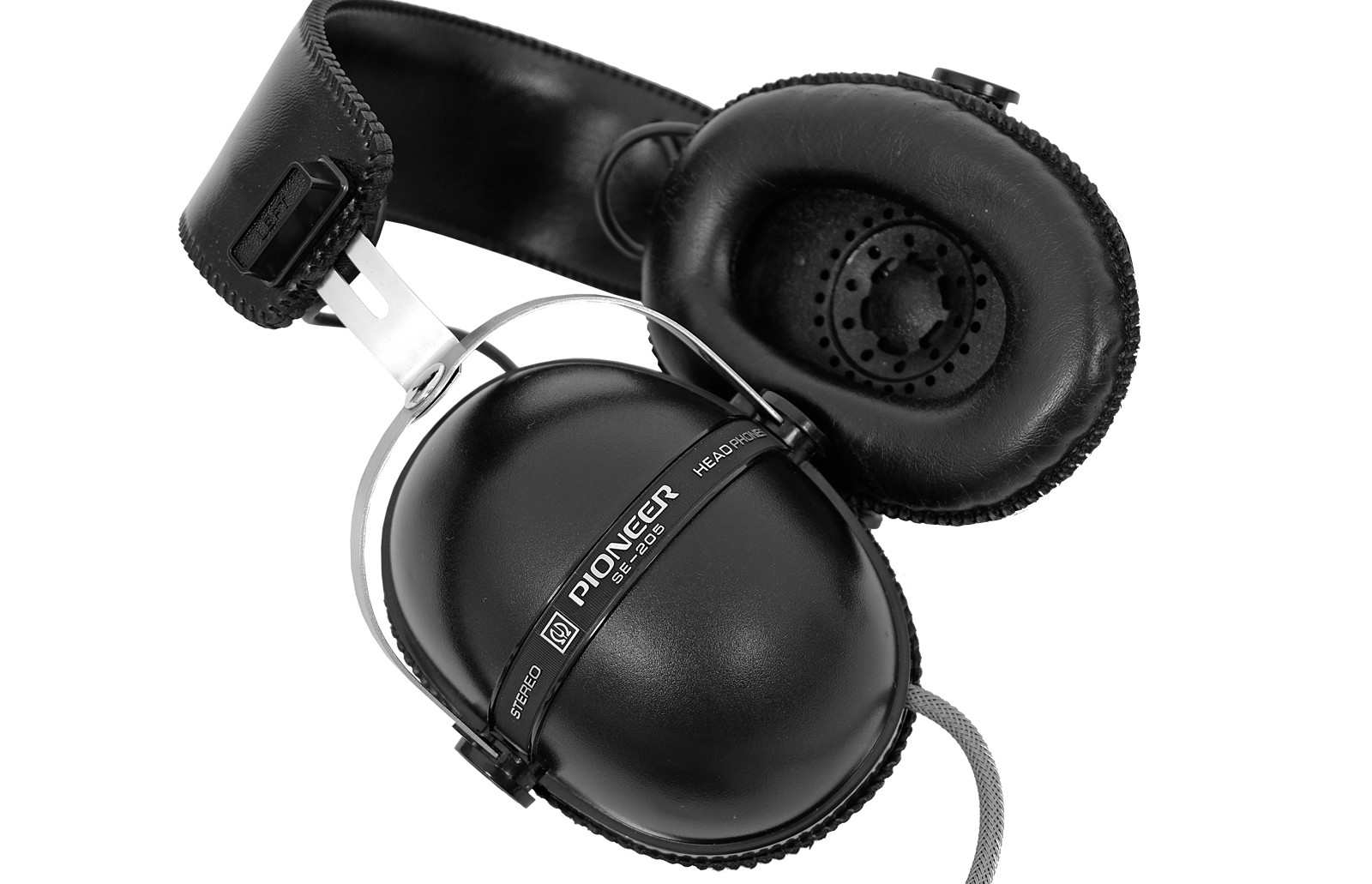 Pioneer SE-205 headphones. Classic Vintage. HI-FI. Stand and leather