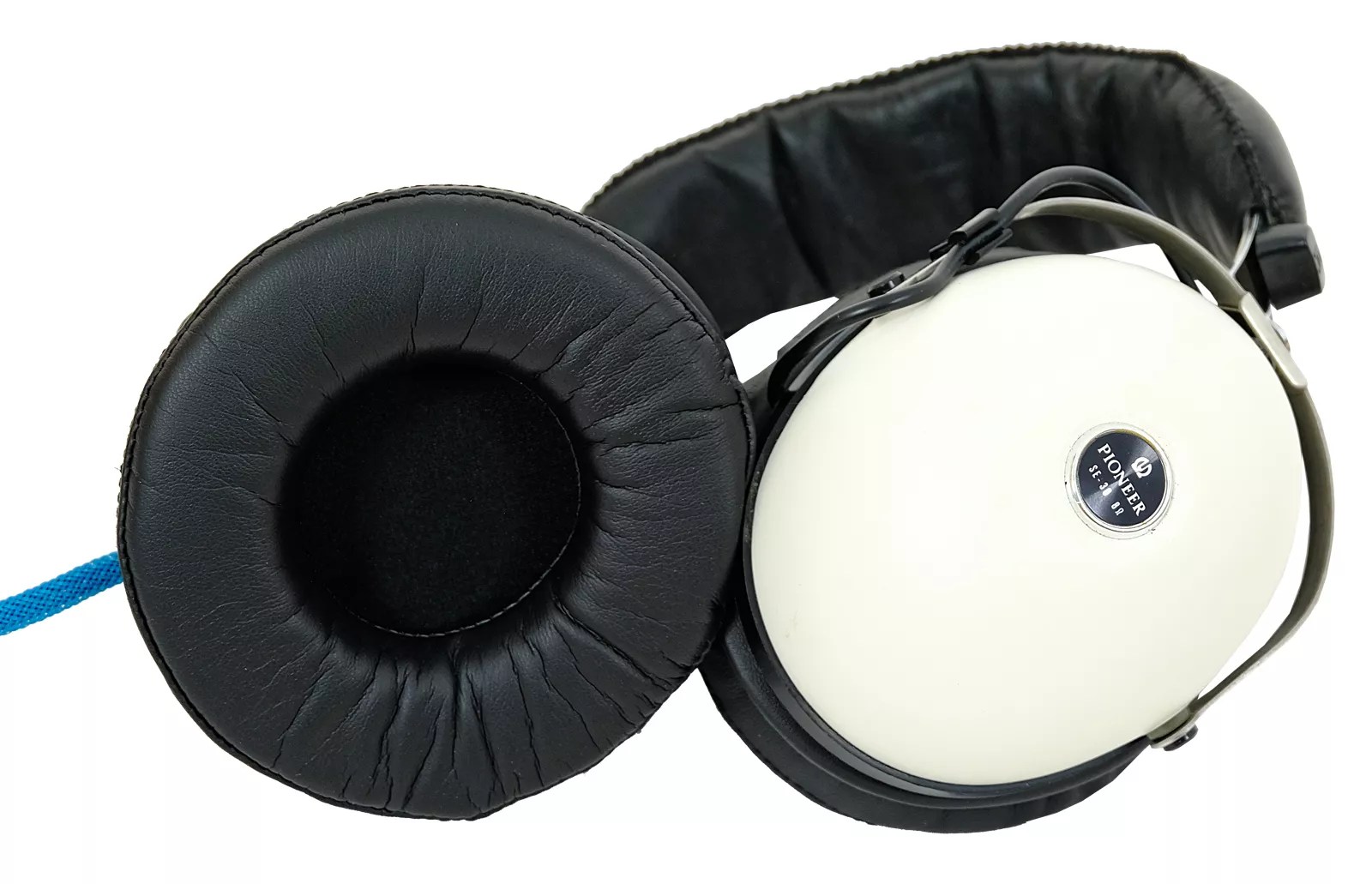 Pioneer SE30 headphones. Classic Vintage. HIFI. Stand, leather case