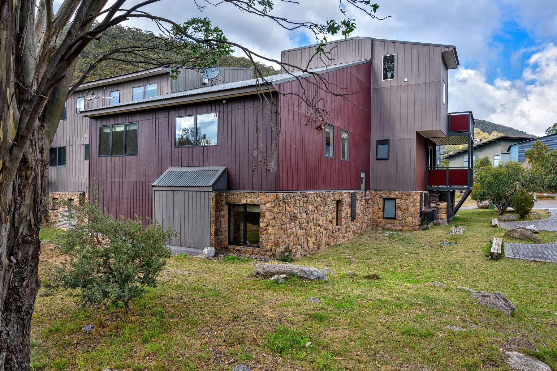 Large Thredbo One Bedroom Townhouse with Huge Entertaining Space! Price