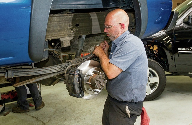 7 Dangerous Signs That You Need To Inspect Brake Calipers