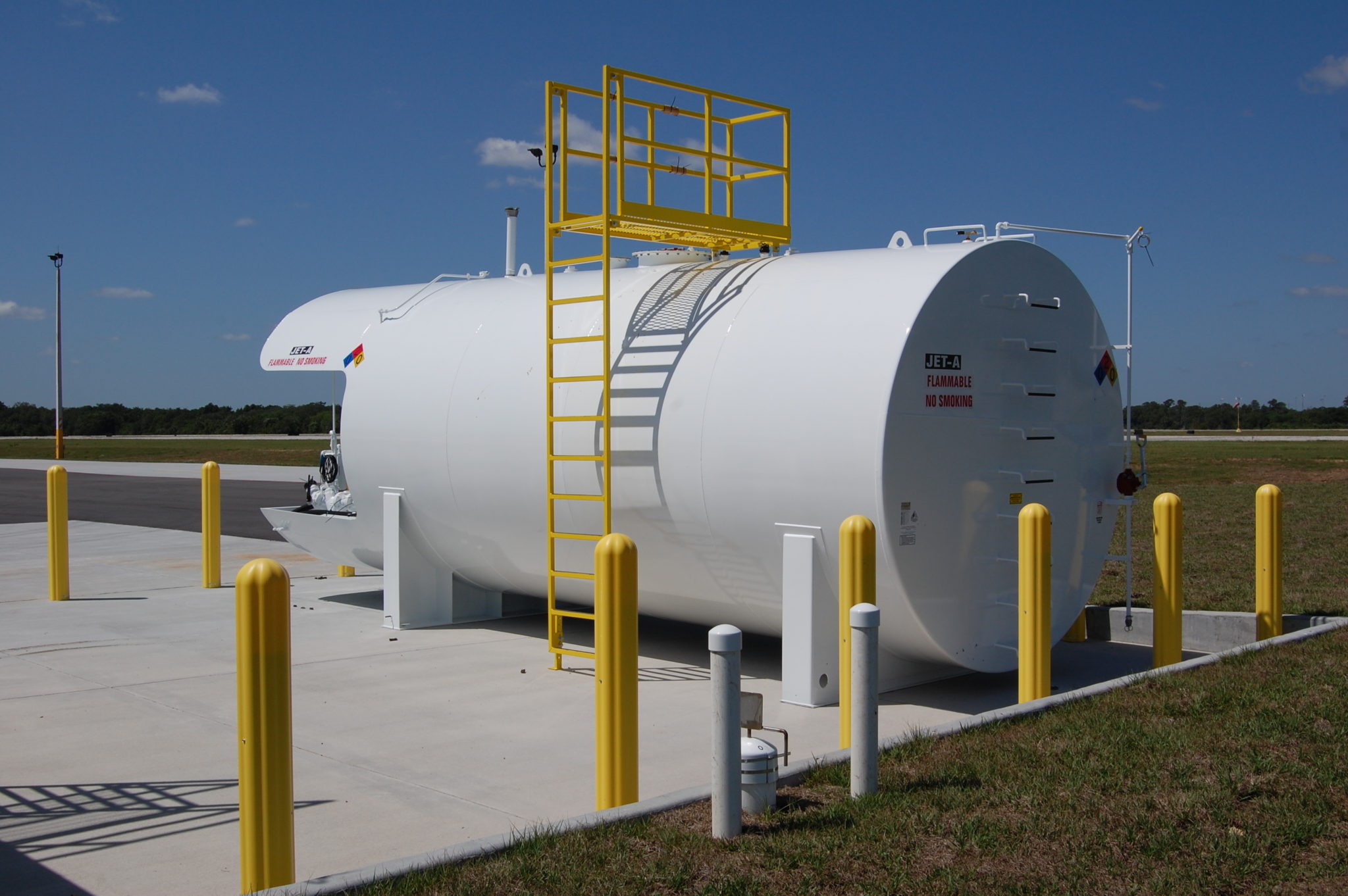 Side Mount Ladder/Catwalk Fuel Tech