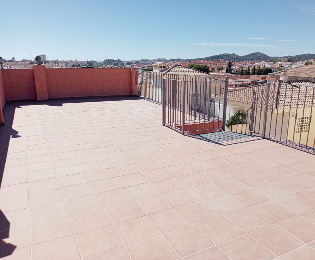 Ref 18044 **Long Term Rental** Las Lagunas Fuengirola Spectacular