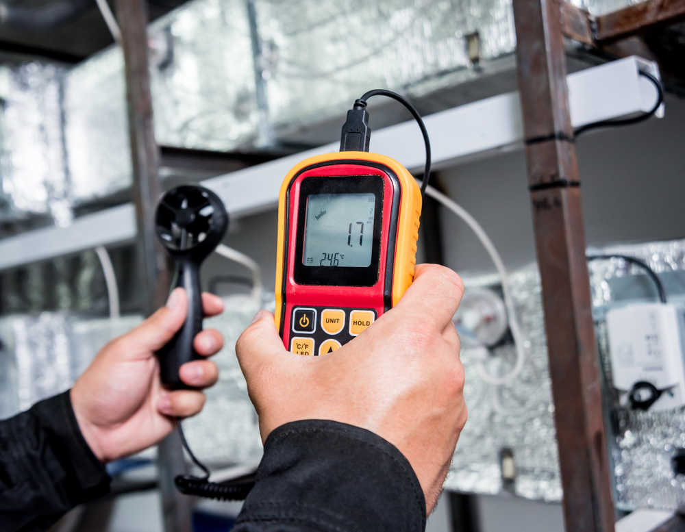 Best Anemometer Reviews Guide & Top 10 Choices [2023]