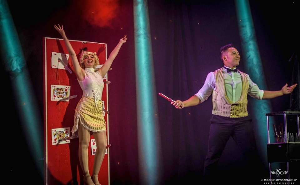 Cutting Edge KnifeThrowing Show Leicestershire Function Central