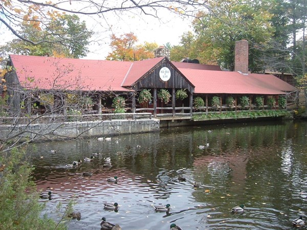 yankee candle fall 2023 Fall Foliage on the Mohawk Trail, Red Apple Farm & Yankee Candle