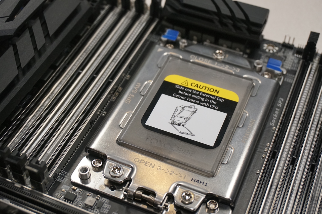 Gigabyte AORUS X399 Thread Ripper Motherboard (Socket TR4