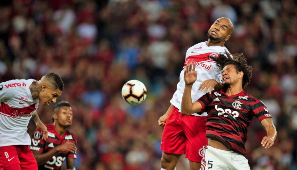 Info local team result visiting team totals. Internacional 1 vs 1 Flamengo por la Copa Libertadores ...