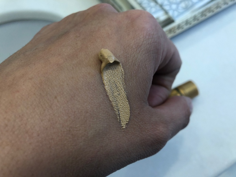Veja mais fotos de Ludmila Dayer com sua prancha na praia da Barra da Dermacol A Base Que Cobre Tudo