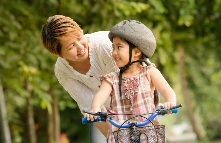 子どもの「性格の土台」は親の言葉がつくる |Ｐｈｐファミリー｜子育てママ、パパを応援 専門家監修】子の性格は親が決めている？ 親子関係が変わるリフレーミングを試してみよう - 不登校の原因・対策解説ノート