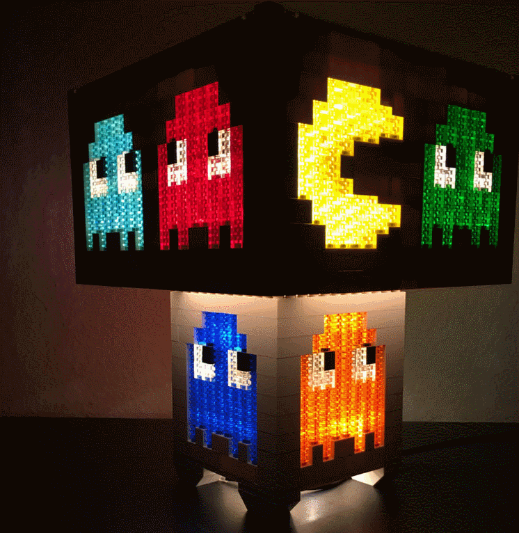 PACMAN LEGO LED Lamp Made with Over 4000 Pieces
